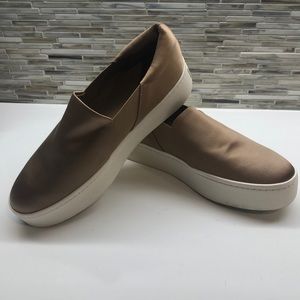NWOT Vince Warren platform slip on sneakers